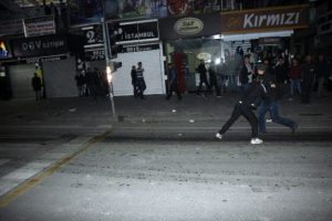 Yeni yıla saatler kala polise bombalı saldırı