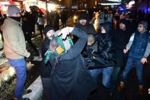 Taksim'de taciz: 3 g&ouml;zaltı
