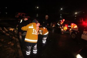 Polisin &uuml;zerine araba s&uuml;ren şahıslar vuruldu