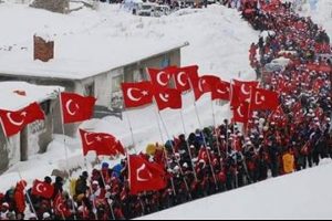 T&uuml;rkiye şehitlerine y&uuml;r&uuml;yor