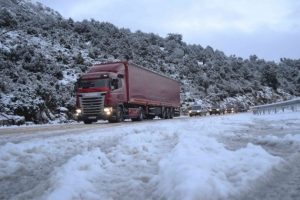 Antalya yolu ulaşıma kapandı