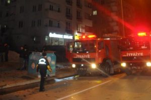Yangında 4'&uuml;nc&uuml; kattan atladı ve...