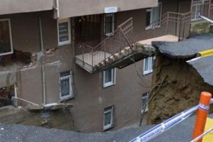 İstinat duvarı &ccedil;&ouml;kt&uuml;