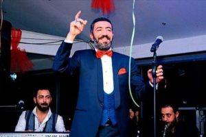 Sahnede evlilik teklifi...
