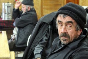 Bursa sokaklarına daha dikkatli bakın! 3 &uuml;niversite mezunu, 4 dil biliyor...