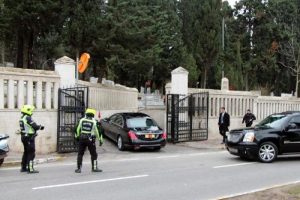 Erdoğan'dan mezarlık ziyareti