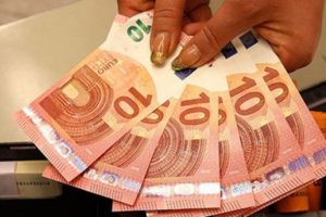 O &uuml;lke de artık Euro kullanacak