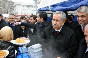 Arın&ccedil;, 'ahi pilavı' dağıttı