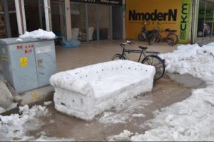 Bursalı mobilyacı kardan bakın ne yaptı?