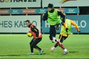 Derbi hazırlıkları s&uuml;r&uuml;yor