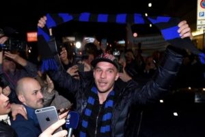 Podolski'ye Inter'de muhteşem karşılama!