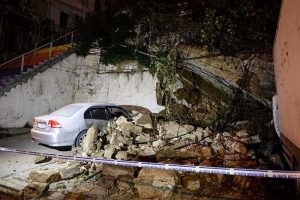 Ey&uuml;p'te istinat duvarı &ccedil;&ouml;kt&uuml;