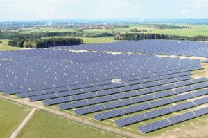 Konya'ya T&uuml;rkiye'nin en b&uuml;y&uuml;k g&uuml;neş enerjisi santrali kuruluyor