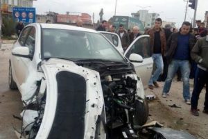 TIR ile otomobil &ccedil;arpıştı