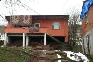 Heyelan sonrası iki ev boşaltıldı