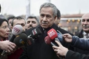 Arın&ccedil;: &Ccedil;ok &uuml;zg&uuml;n&uuml;m! İnsanlık dışı hareket!