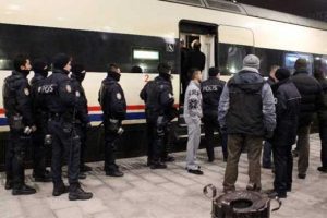 Y&uuml;ksek Hızlı Tren'de olay