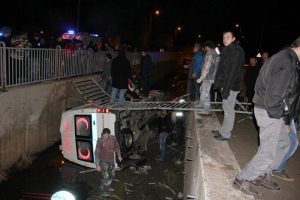 Askeri ambulans kanala u&ccedil;tu: Yaralılar var