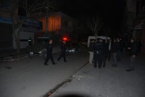İki aile bı&ccedil;ak ve sopalarla birbirine girdi: 6 yaralı