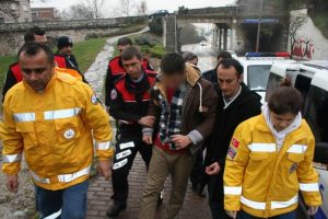 Bursa'da k&ouml;pr&uuml; altında hareketsiz bir şekilde bulundu!