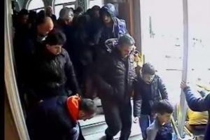 Bursa'da hırsızlık i&ccedil;in gittiği camide karşısında cemaati g&ouml;r&uuml;nce...