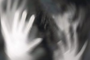 Banyodan girip tecav&uuml;z ettiler