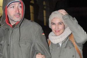 Sevgilisiyle g&ouml;r&uuml;nt&uuml;lenince gerildi...