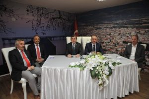 &Ccedil;ağlayan muhtarları dinledi