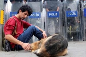 Pandomim sanat&ccedil;ısına 'polis mukavemet' soruşturması