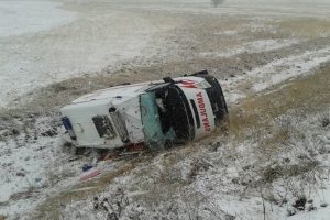 Ambulans devrildi: 5 yaralı