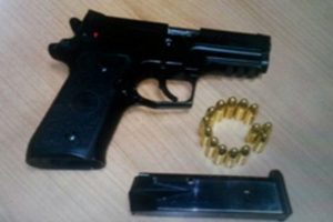 Aranan 13 şahıs 8 tabancayla ele ge&ccedil;irildi