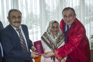 Huzurevinde aşık oldular, d&uuml;nya evine girdiler