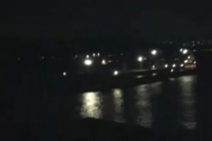 Kuru y&uuml;k gemisi İstanbul'da karaya oturdu !