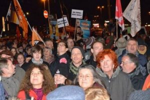 Almanya'da on binler İslam i&ccedil;in haykırdı