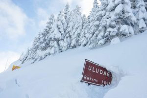Uludağ'daki kar kalınlığı 2 metreye ulaştı