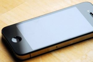 K&uuml;&ccedil;&uuml;k ekranlı iPhone beklemeyin!