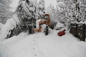 Sapanca'da 10 mahalle yolu ulaşıma kapandı