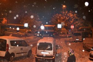 Bursa'da yollar buz pistine d&ouml;nd&uuml;