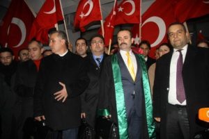 Yasa dışı dinlemede 18 polis serbest