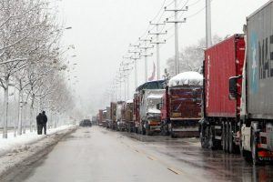 Mezitler mevkiinde TIR'lara ge&ccedil;it yok