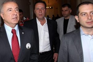 "İstifa etmeliler"