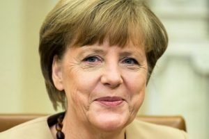 Merkel, Paris'teki saldırıyı kınadı