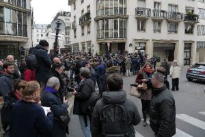 Paris'te g&uuml;venlik &ouml;nlemleri &uuml;st d&uuml;zeyde