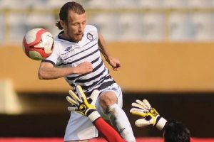 Semavi Altay'dan ayrıldı