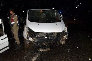 Trafik kazası: 1 &ouml;l&uuml;, 1 yaralı