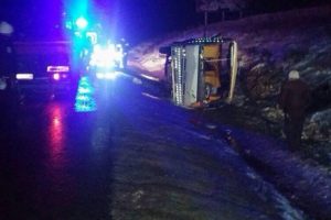 Bursa'da korkun&ccedil; kaza! Kar lastiği bulunmayan minib&uuml;s...