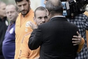 Sneijder ayrılıyor mu? Galatasaray'dan resmi a&ccedil;ıklama