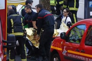 Paris'te bir polise ateş a&ccedil;ıldı