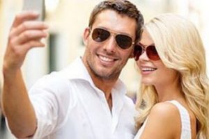 Selfie &ccedil;ekmeye meraklı erkeklere dikkat