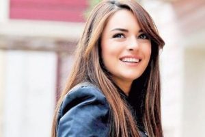 Ezgi Mola'dan evlilik a&ccedil;ıklaması...